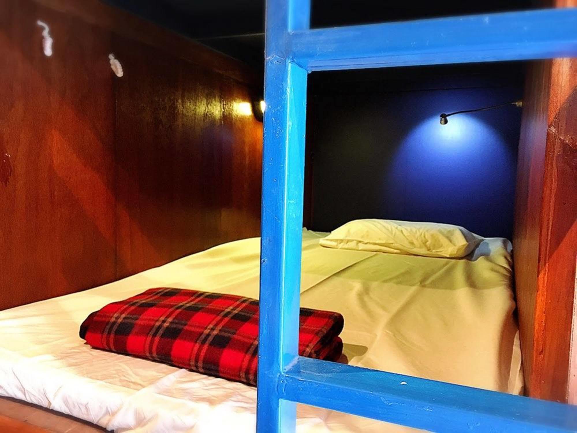 Wire Hostel Patong Exterior foto